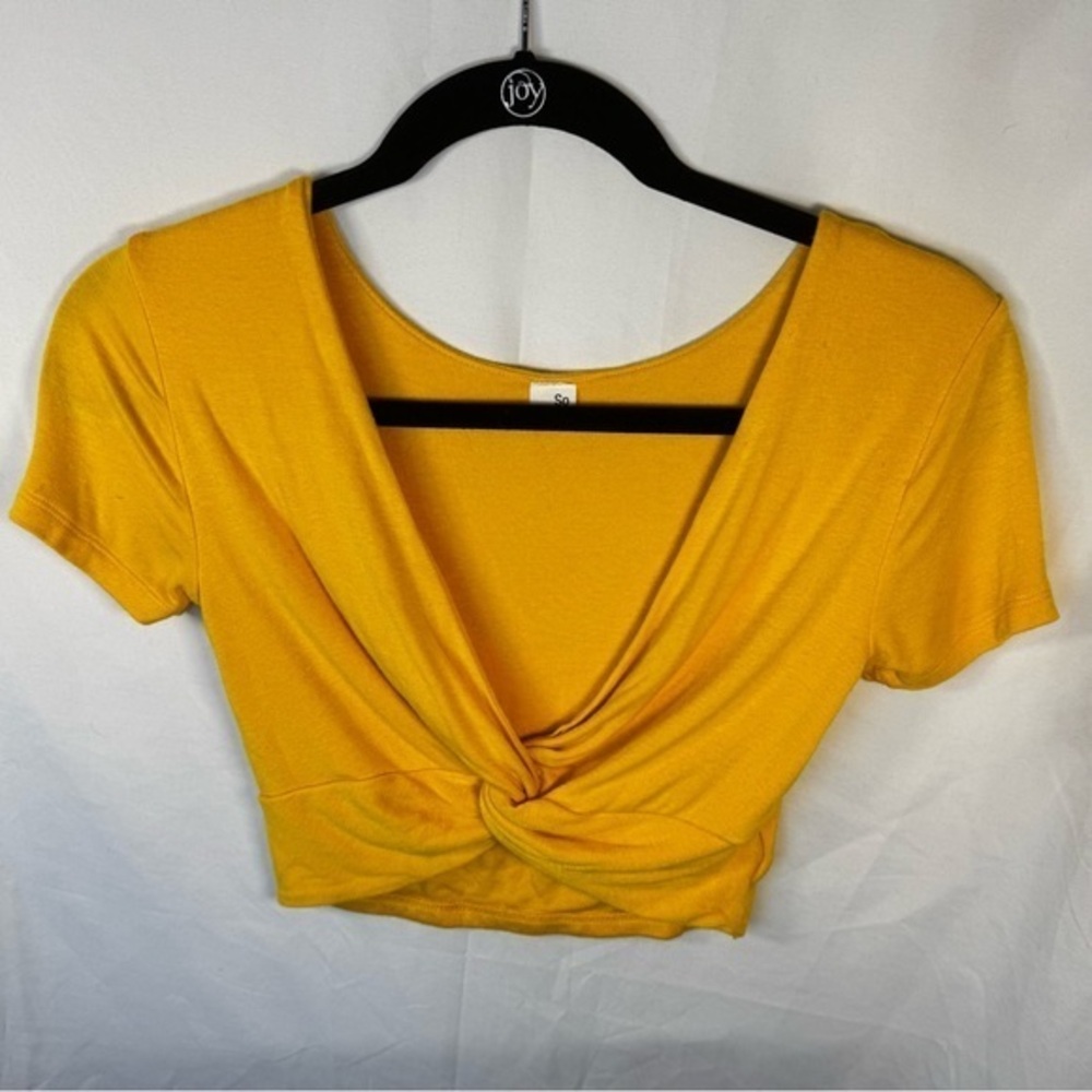 SO multicolored short sleeve crop blouse with tie front